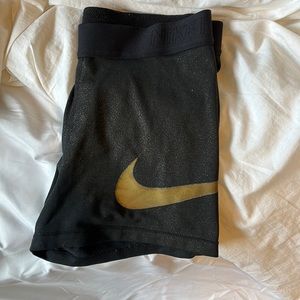 Nike Pros Womens Medium
